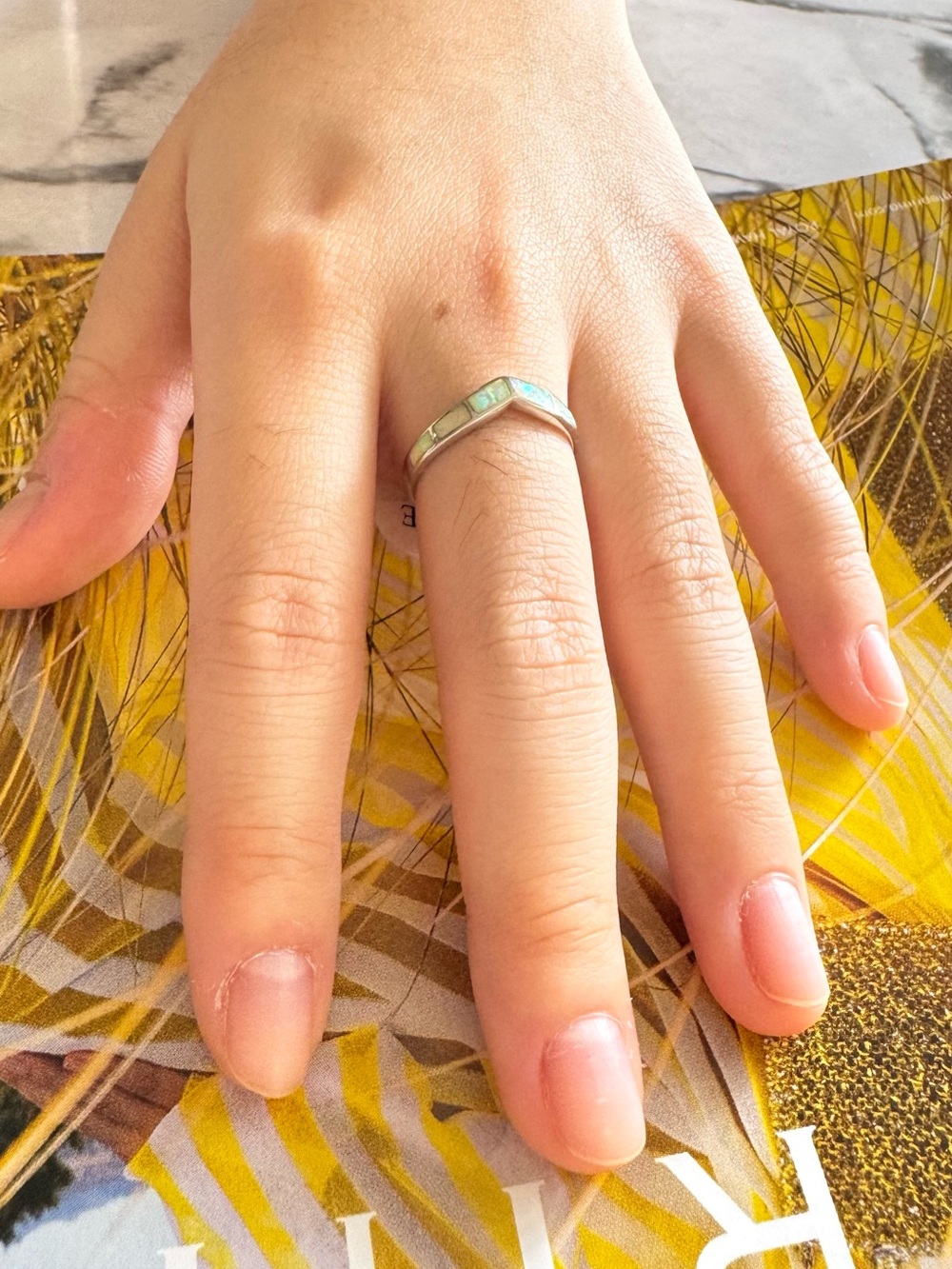 NWOT-925 Sterling Silver with inlaid White-Opal 💍 Ring.
